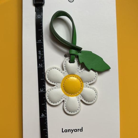 Kate Spade LIMITED EDITION Daisy Bag Charm - Picture 7 of 8